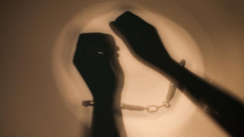 索要千万逼死前夫,翟欣欣犯敲诈勒索罪被判有期徒刑12年